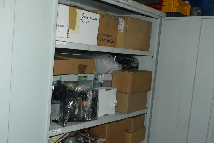 Konvolut Material, divers Umfang: Schrankinhalt